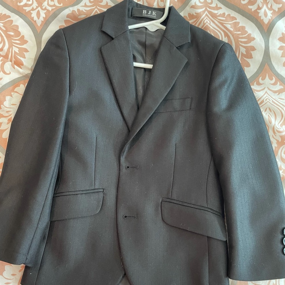 Boys black suit with pants, shirt , vest and purple tie size 5 BJK collection